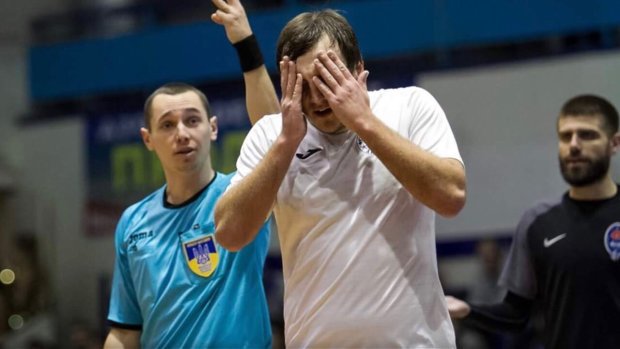 Украинские футболисты со скандалом вылетели из команды