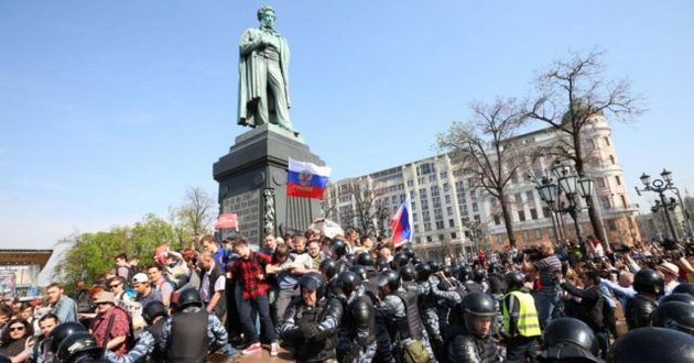 Погромы магазинов и коктейли Молотова: к чему приведут протесты против Путина в России