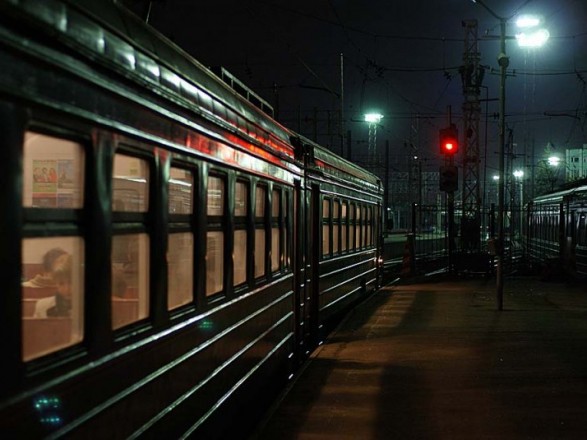 На Харьковщине неуправляемые грузовые вагоны протаранили поезд с пассажирами
