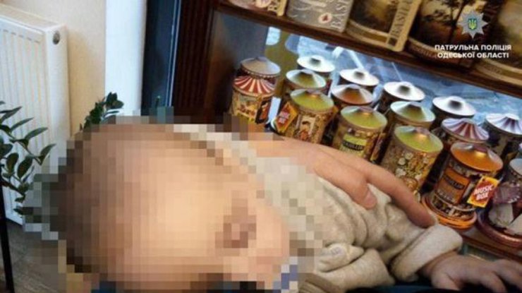В Одессе пьяные родители бросили младенца погибать на улице