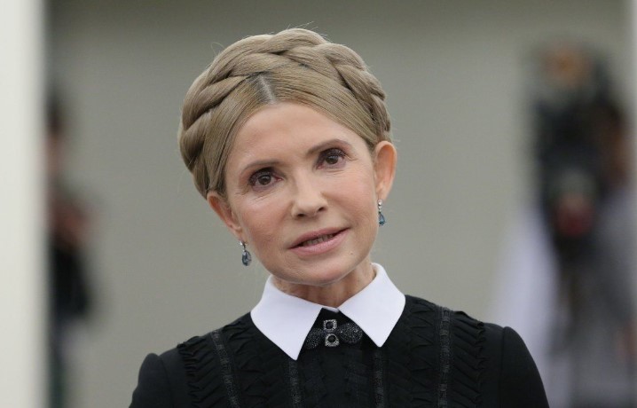 Тимошенко пришла на саммит YES в самых знаменитых туфлях Chanel 