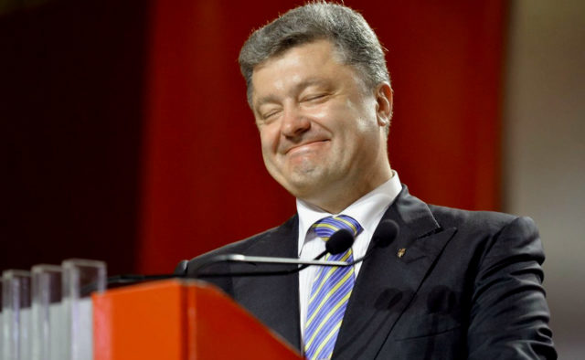 Чтобы остаться президентом, Порошенко согласился на план Путина