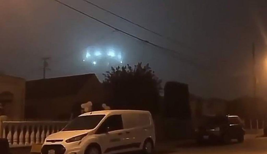 Поразительный светящийся корабль возник над Калифорнией. ВИДЕО