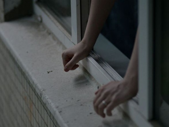 В Киеве девочка выпрыгнула из окна многоэтажки
