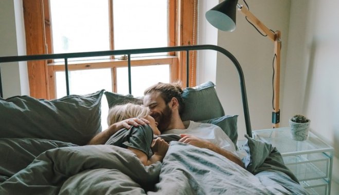 Почему стоит заниматься любовью до того, как вы встали с постели