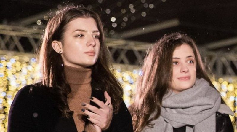 Наша молодь гине в АТО, а дочок президента помітили на концерті російського виконавця