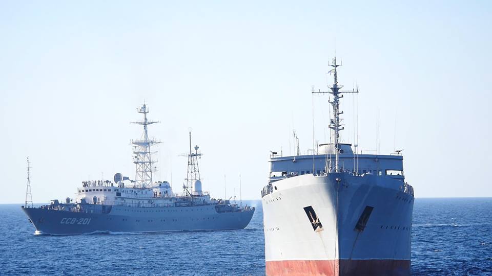 В случае остановки кораблей, украинским морякам уже была дана команда открывать огонь на поражение