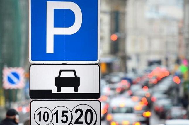 Паркуемся по-новому: в Украине заработали новые правила парковки и эвакуации автомобилей