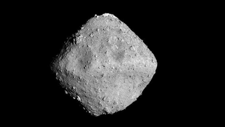 Японские роботы сфотографировали загадочный объект на астероиде Рюгу. ВИДЕО