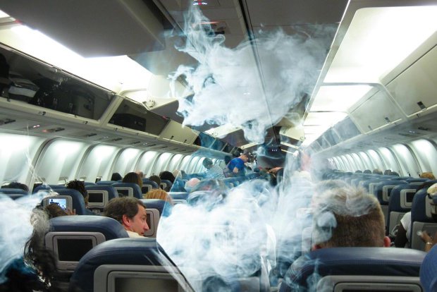 Пепельницы в самолетах: можно ли курить на борту