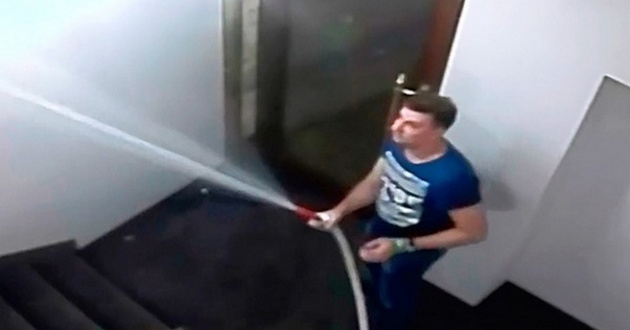 Кричал и ломился: русскоговорящий мужчина устроил потоп в отеле в Чехии. ВИДЕО