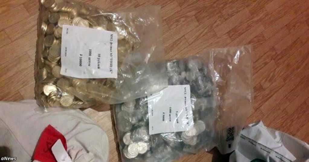 ″Я так рыдала. Мне вызвали "скорую″: врач получила зарплату двумя мешками монет! ФОТО