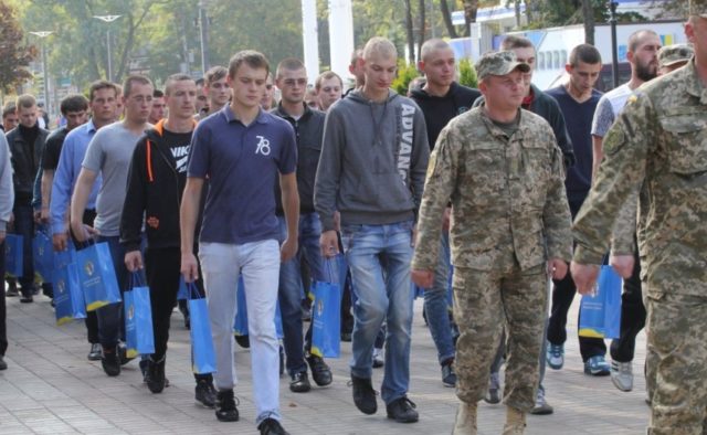 В Киеве посчитали уклонистов: хватит на две дивизии