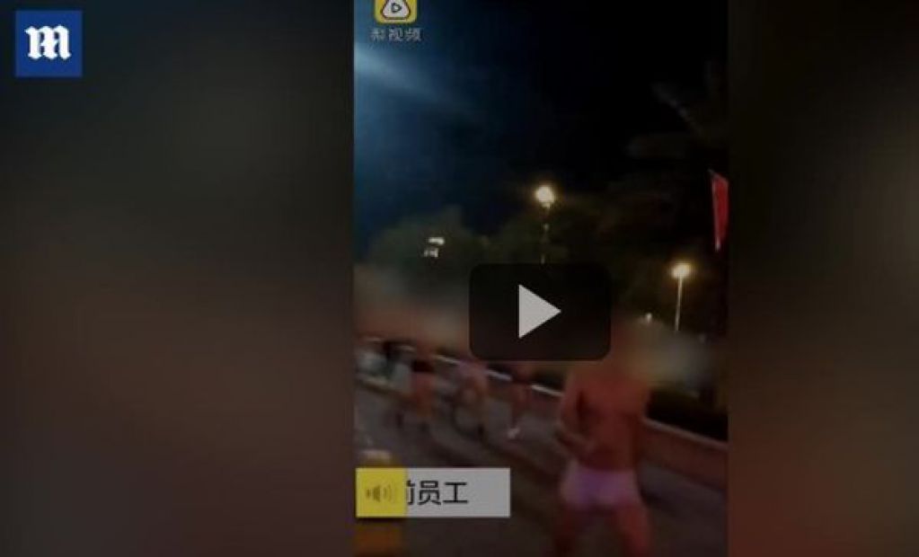 Не выполнивших план продажников заставили бежать в белье и сняли на видео