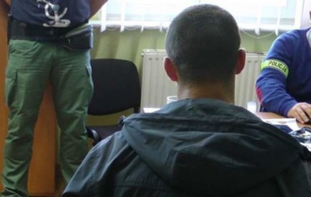 В Польше хулиганы оскорбили украинского таксиста и угнали у него авто