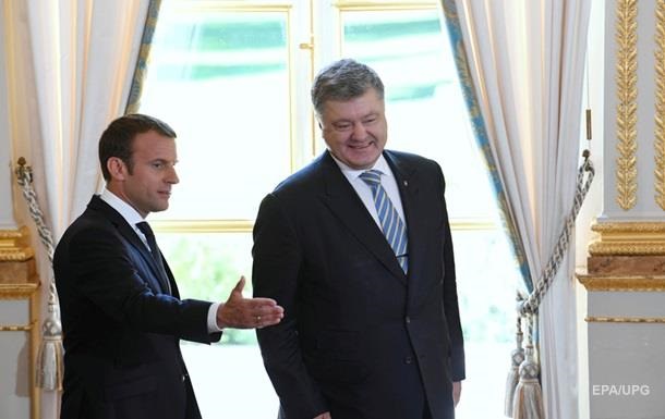 Порошенко пригласили в Париж, куда также прилетят Трамп и Путин