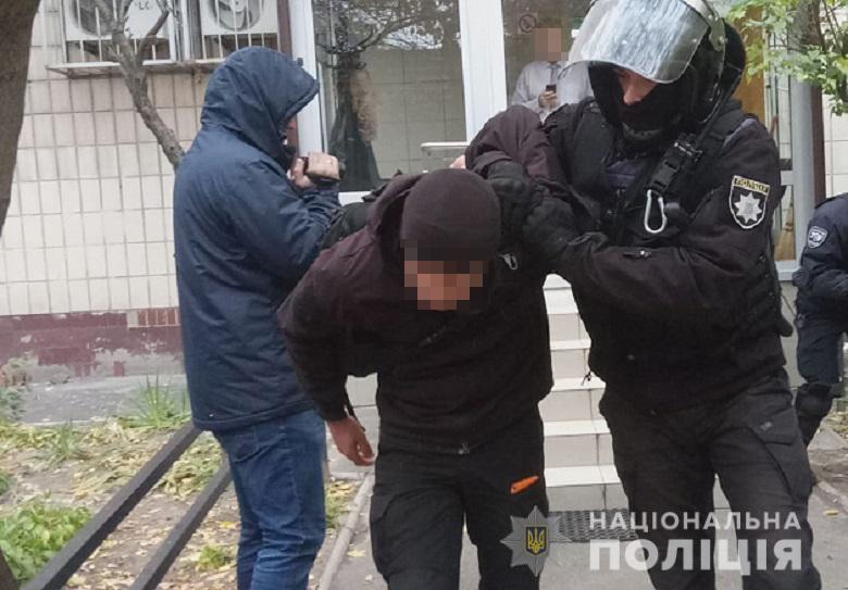 В Киеве десятки «титушек» в балаклавах напали на полицейских: есть пострадавшие