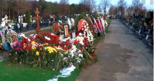 В Сети появилось видео могилы Николая Караченцова