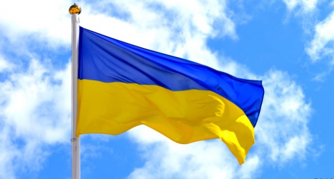 Блогерша оказалась в эпицентре дикого скандала с украинским флагом