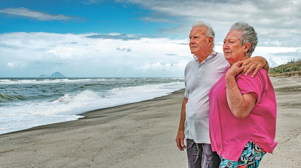 Рыбак вытащил из океана куклу, но она внезапно заплакала