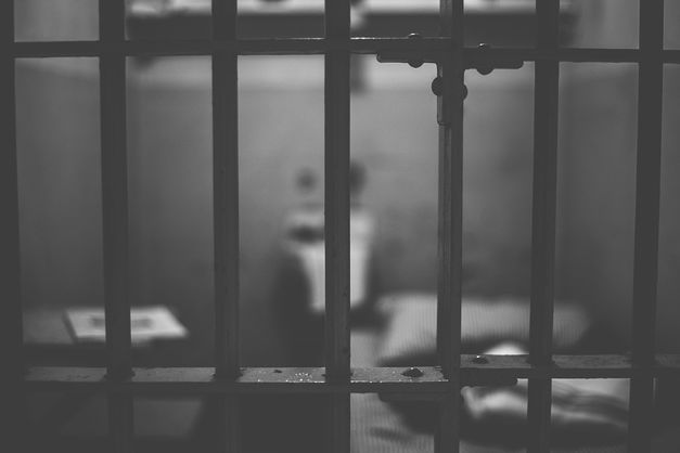 В тюрьме Таджикистана заключенные устроили бунт: погибли 13 человек 