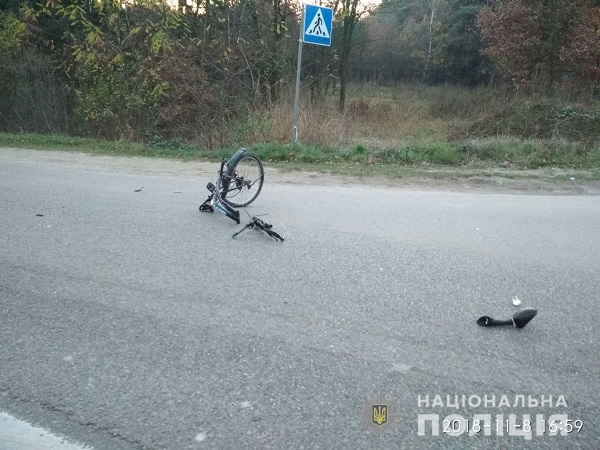 Жахлива ДТП на Львівщині: мотоциклист зіткнувся з велосипедистом