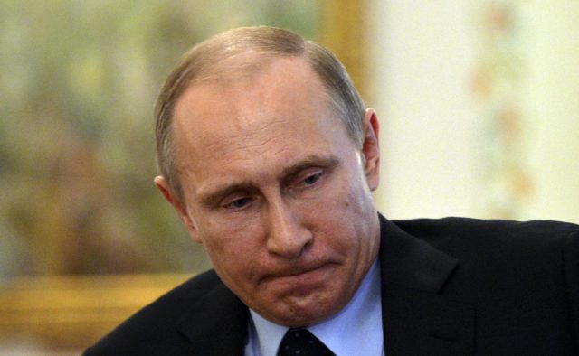 Брюки в гармошку: появилось редкое фото молодого Путина