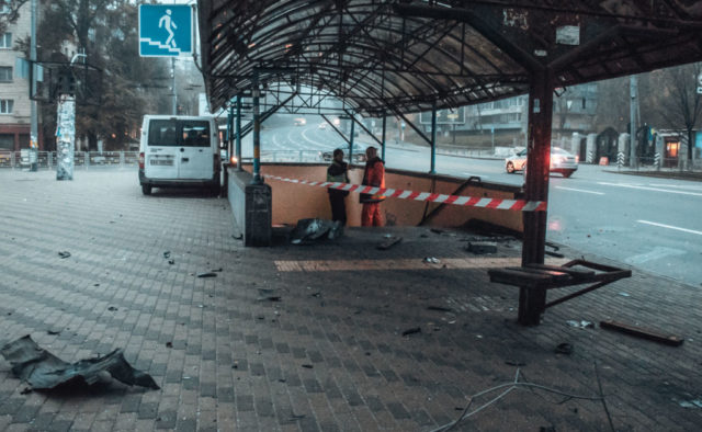 Кадры жуткого ДТП: авто влетело в подземный переход в Киеве