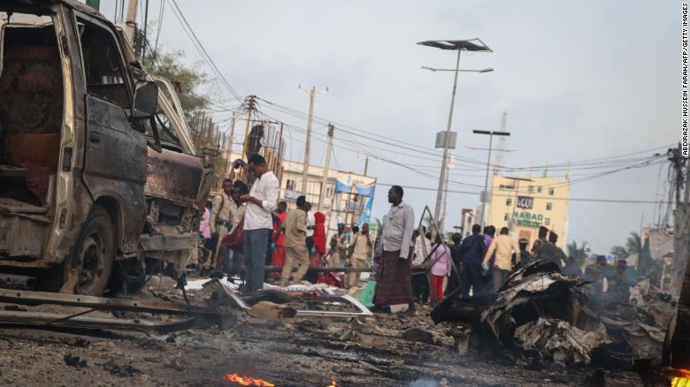 Теракт в Сомали: вблизи отеля взорвали три автомобиля, погибли более 50 человек