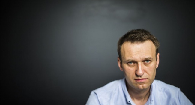 Оппозиционер Навальный стал невыездным