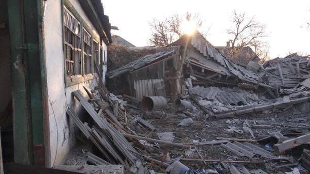 Мощный обстрел под Горловкой: боевики изрешетили дома, выпустив 150 мин