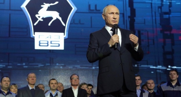 Путин подкрался к бабушке со спины: вся Россия в одном кадре