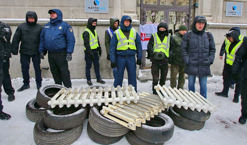 Без отопления: в Украине начались «холодные бунты»
