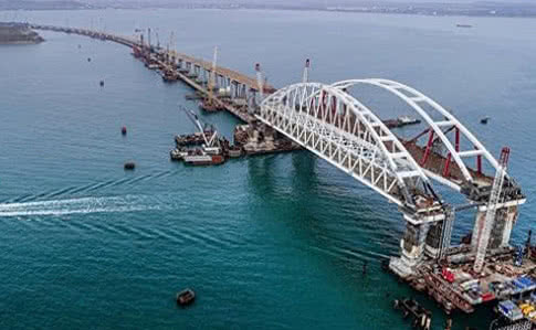 Керченский мост «поплыл»