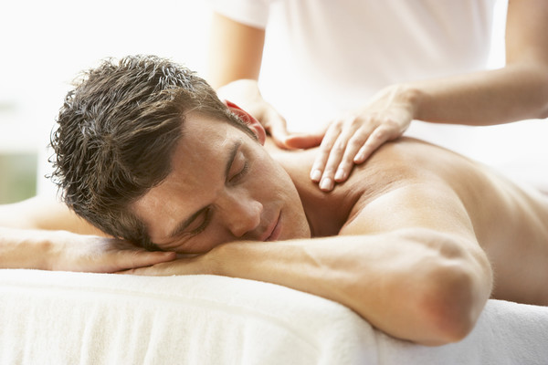 Осваиваем технику эротического массажа: 4 самых действенных