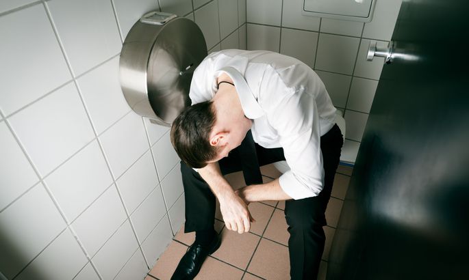 Трюк от стюардесс: как убрать неприятный запах в туалете