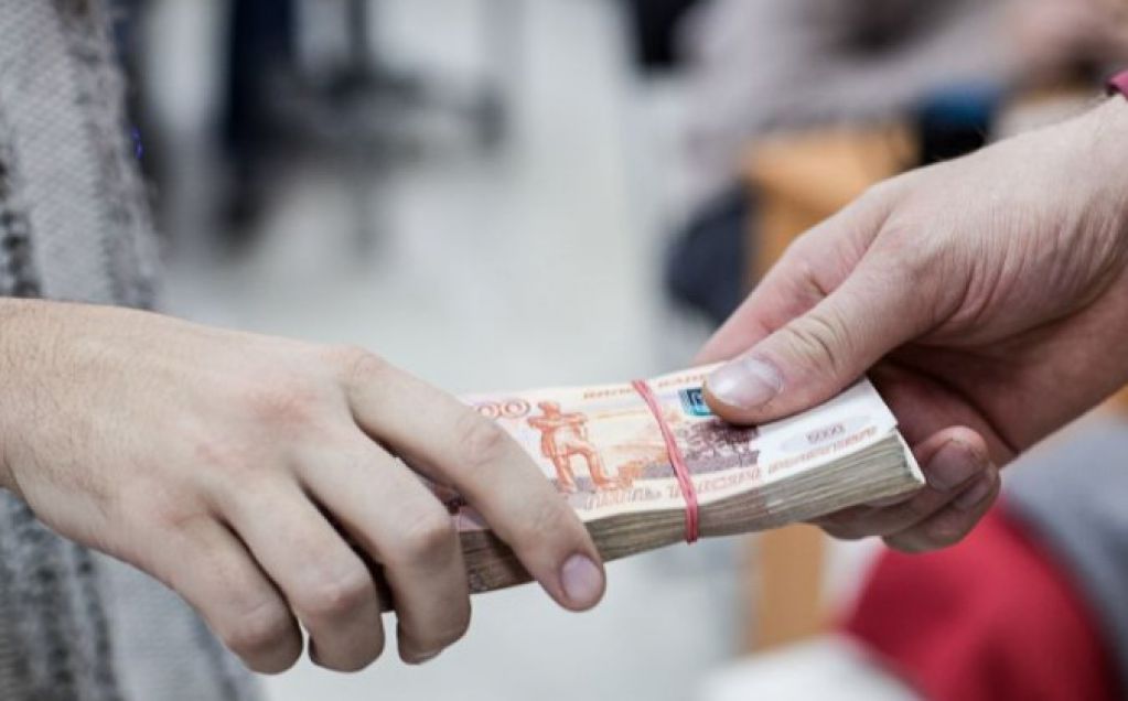Интим с несовершеннолетней: в Москве девочку продали за 650 тысяч