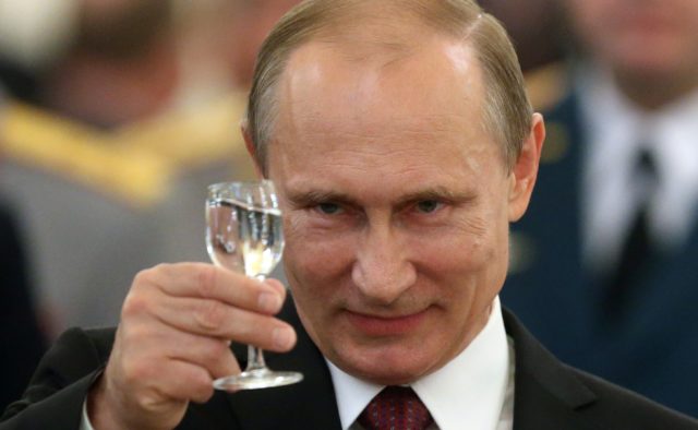 Клип российской певицы о Путине высмеяли в сети: «Спасибо, стошнило». ВИДЕО
