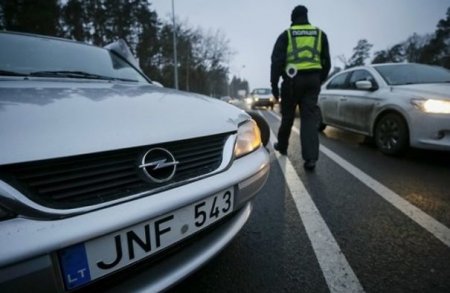 Поліція почала масово зупиняти автомобілі на «евробляхах»
