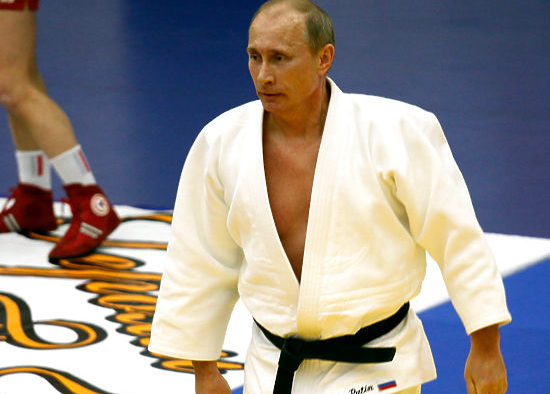Дряхлый сутенер в халате: Путин знатно опозорился в Москве