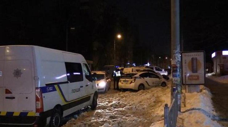 В Киеве мужчина зарубил двух женщин и выбросился из окна. ФОТО