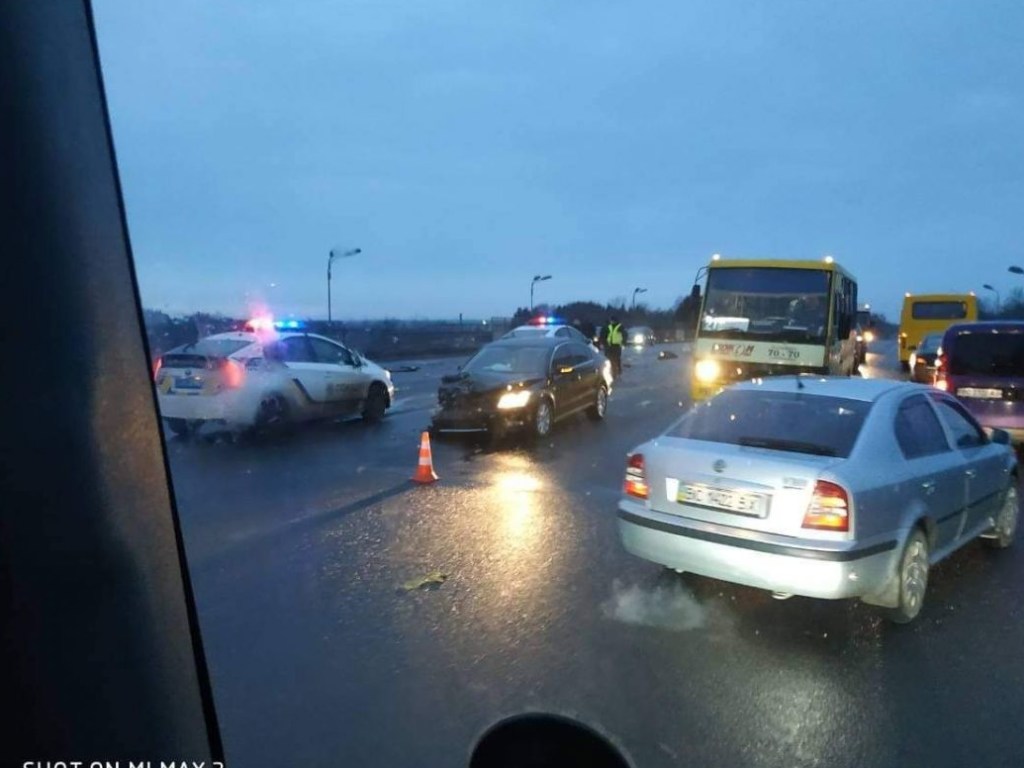 Кровавое ДТП во Львове: водитель ВАЗ вылетел через лобовое стекло. ФОТО