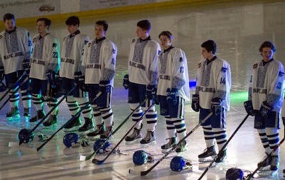 Канадские хоккеисты вышли на лед в вышиванках