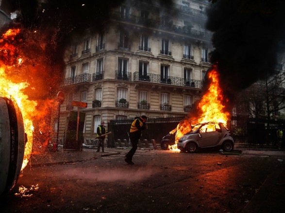 Во Франции протестующие добились уступок со стороны правительства