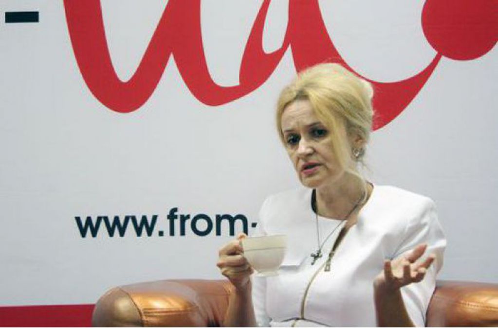 Ірина Фаріон. Освітянська жабо-мишо-драківка