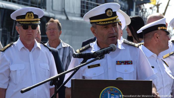 Глава ВМС Украины предложил себя в обмен на задержанных РФ моряков