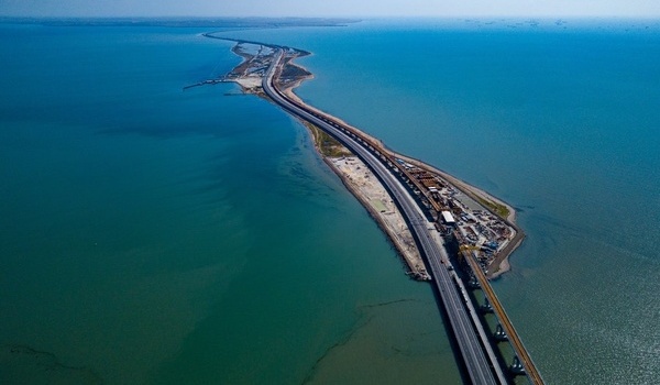 Стало известно об очередных серьезных проблемах с Крымским мостом