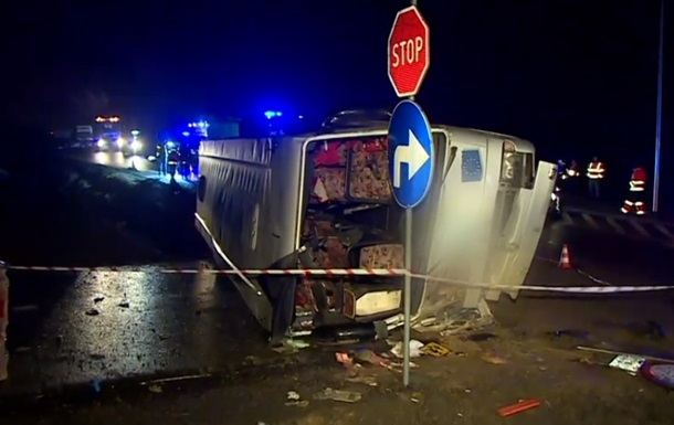 В Польше в ДТП попал автобус с 51 пассажиром: есть погибший