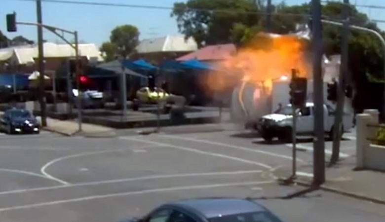 Человек исчезает прямо перед взрывом машины: жуткое видео