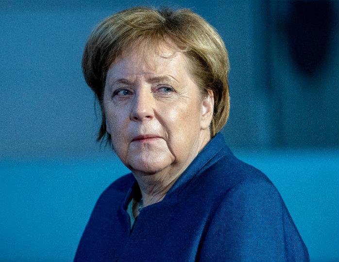 Официально: Меркель сложила полномочия